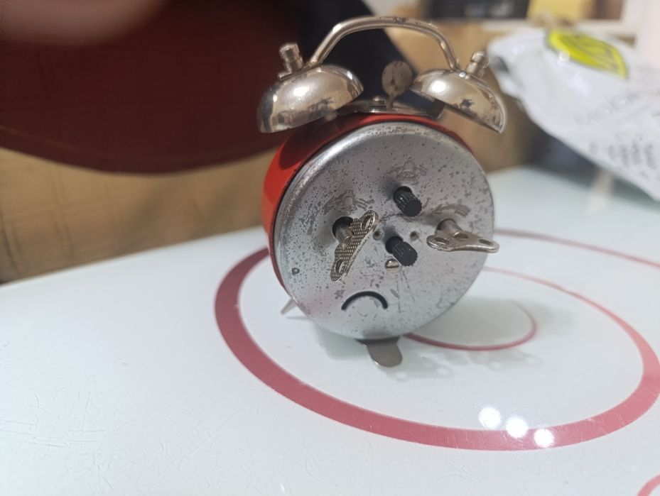 Ceas deșteptător ARADORA