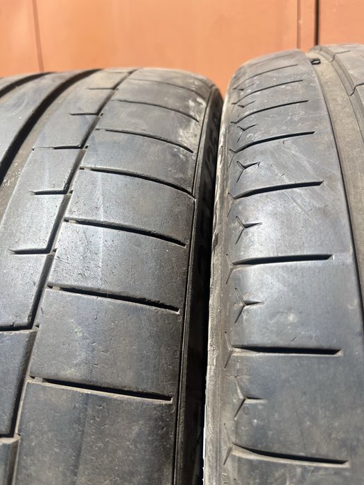 2 бр. летни гуми 255/35/21 Continental AO1 DOT 0722 4,5 mm