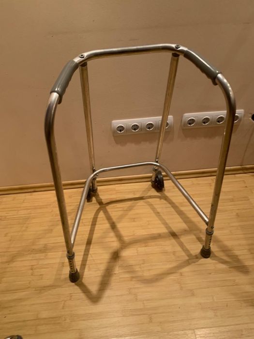 cadru din aluminiu cu 2 roti /baston