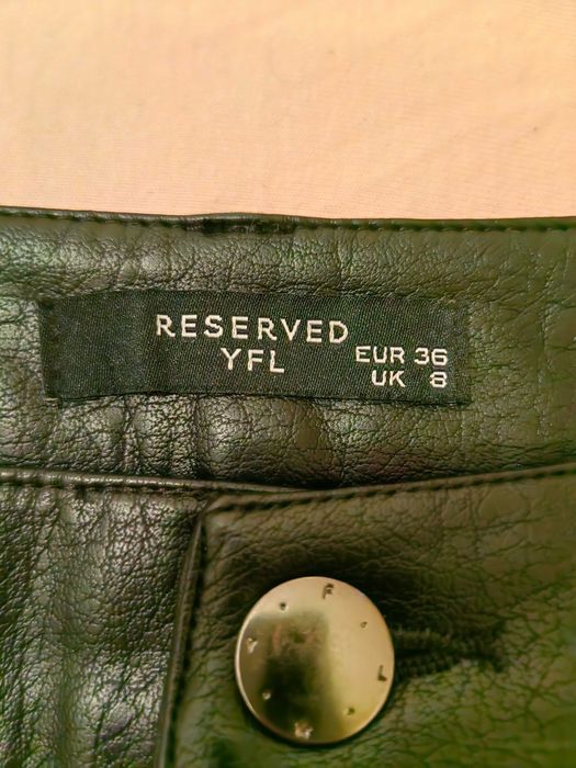 Reserved кожена пола по тялото