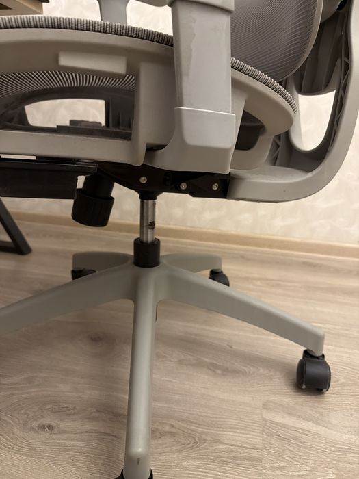 Игровое кресло Mizone Ergo