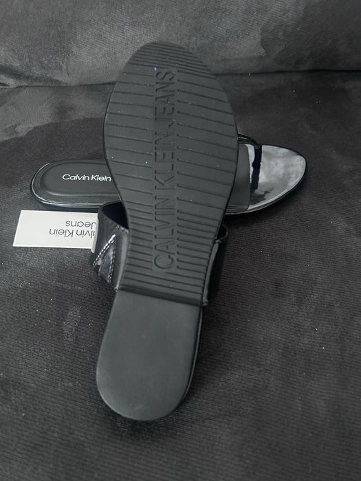 Чехли СК , чисто нови с кутия, 38 номер по етикет, но отговарят на 37!