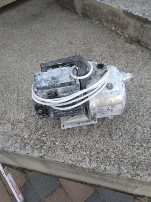 Pompa apa mașină tencuit