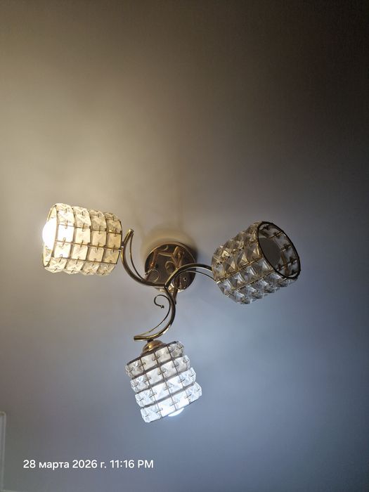 Продаётся люстра