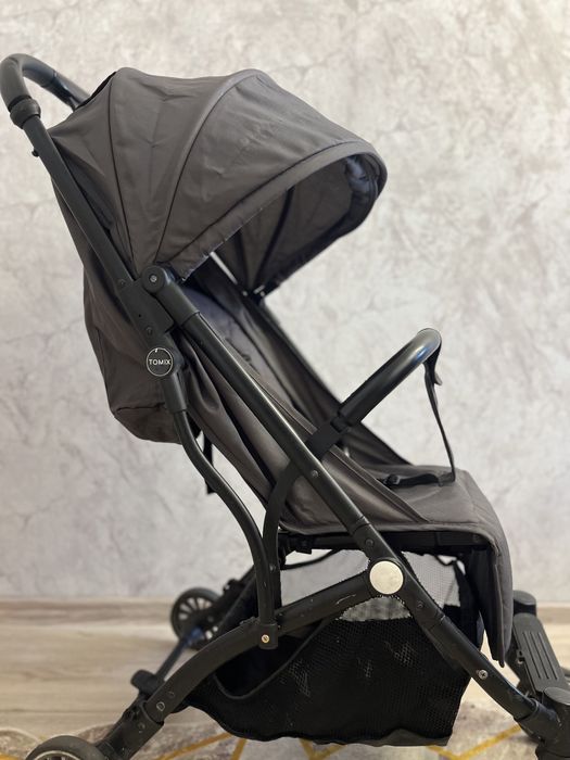 продам прогулочную коляску Tomix,состояние хорошее, три положения спин