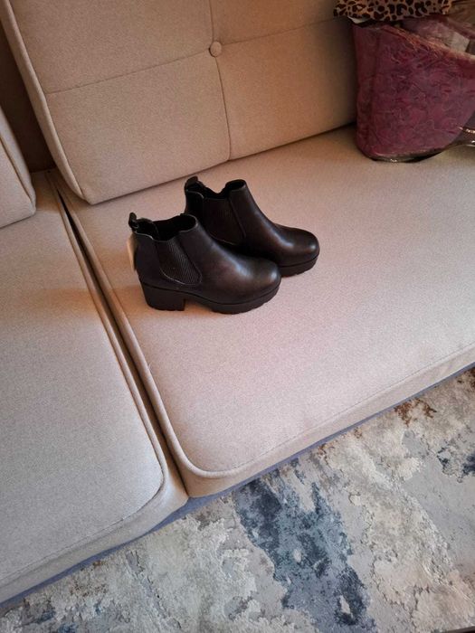 botine negre marimea 37. noi ,cu eticheta , marca CROPP