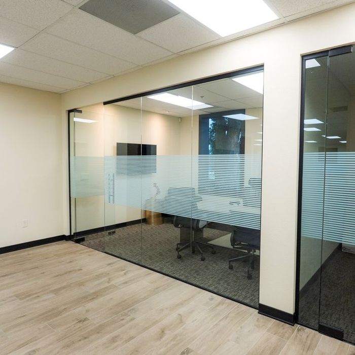 10 мм стекло закалённое для офисов и фасадов витрина витражи