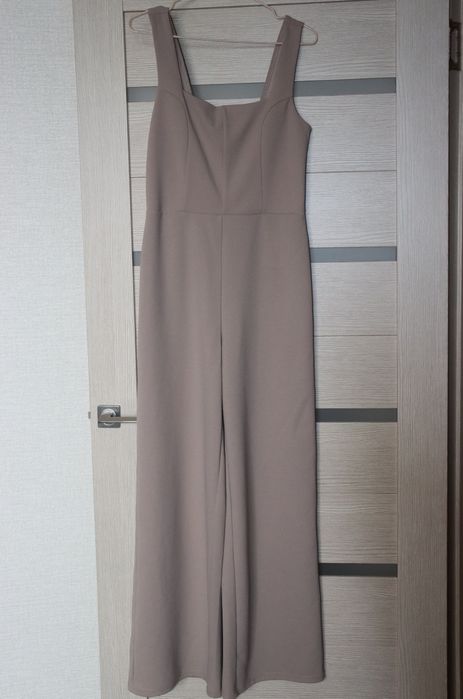 Комбинезон бежевый