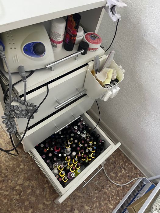 Все для маникюра ( стол стул материалы )