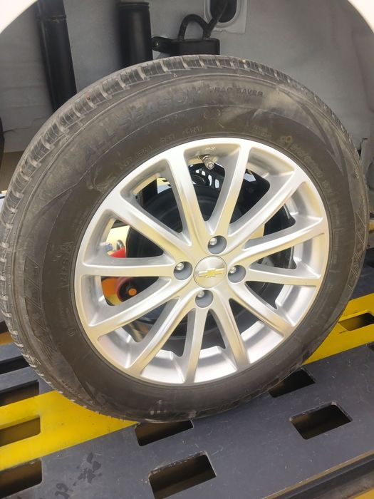 Diska balon sotiladi kobaltga R.16
215/60