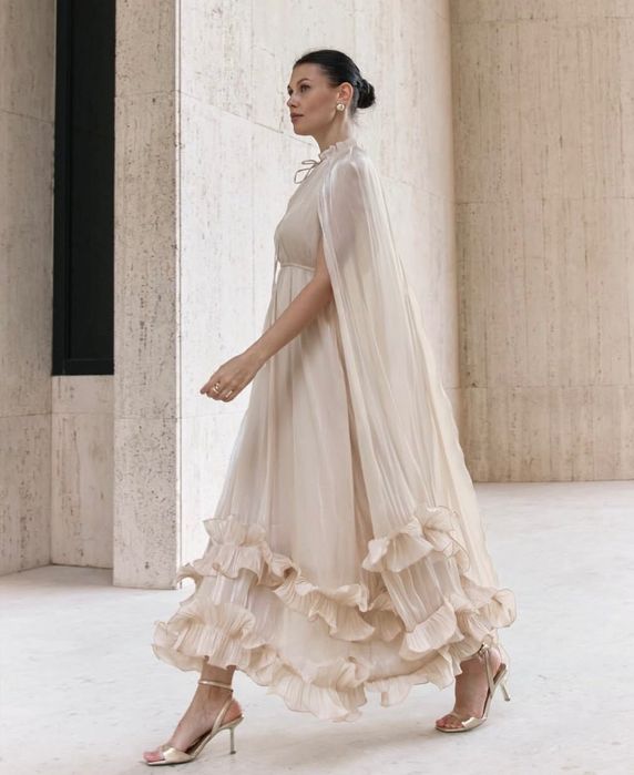 Изключителна рокля с волани официална