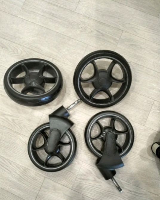 Коляска для прогулок bablo хорошая