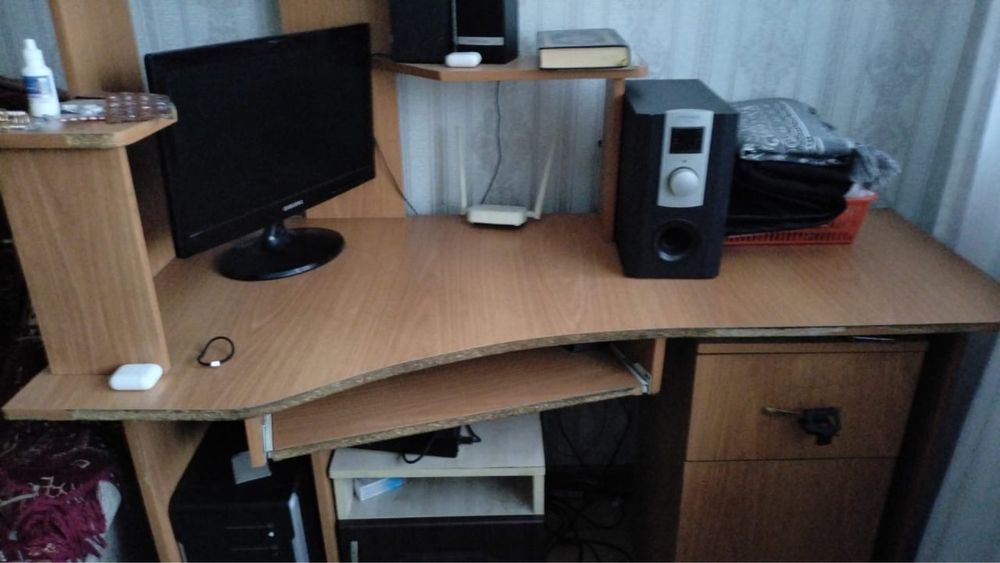 Компьютерный стол