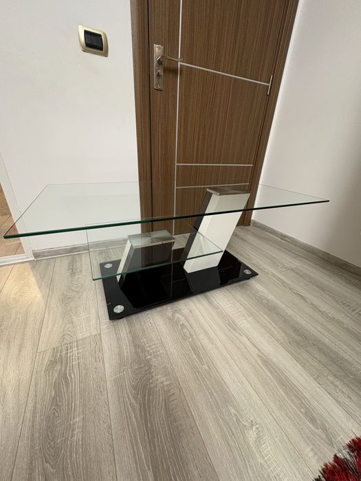 Masuta de cafea din sticla ,dimensiuni  :lungime 1,10 cm ,latime 60 cm