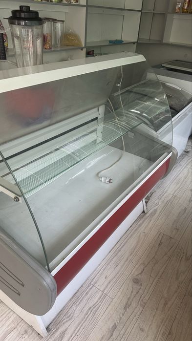 Витринный холодильник