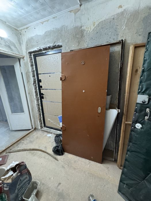 Продам входную дверь