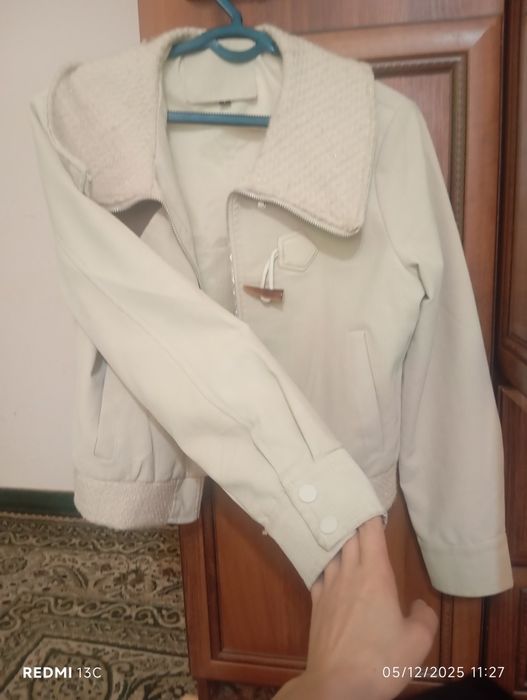 Plash trench yangi holatda 2 - 3 marta keyilgan ideal holatda. Oq koja