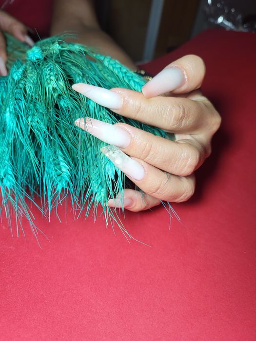 Iti doresti o manichiura si o pedichiura contacteaza ma