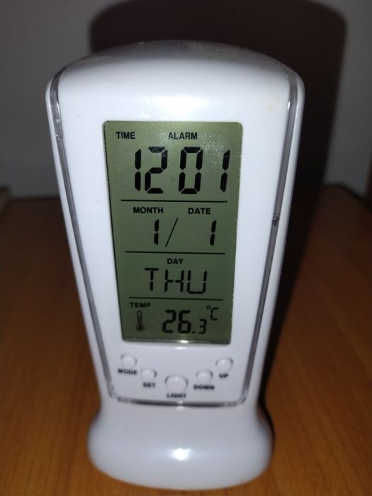 Ceas digital de birou multifuncțional, cu termometru, calendar și alarmă