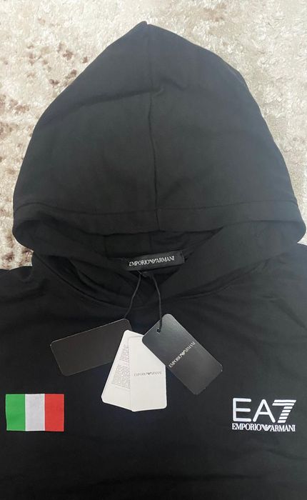 Vând hanorac nou de bărbați Emporio Armani EA7