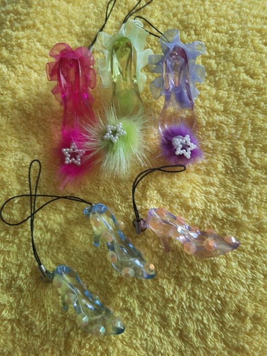 Наклейки для девочек.Брелки.