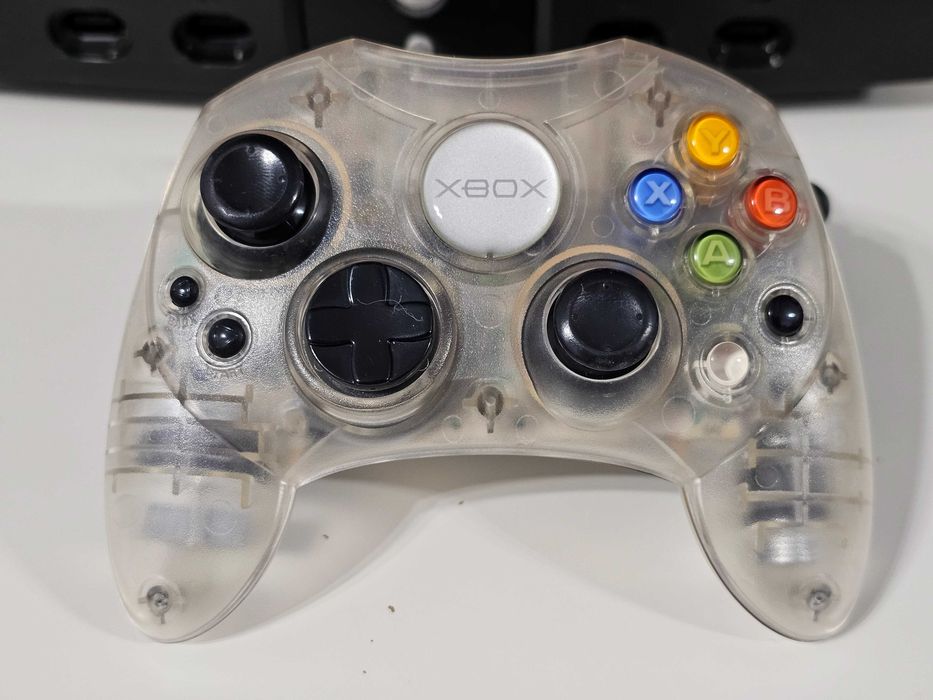 Xbox Classic cu Crystal controller editie limitata
