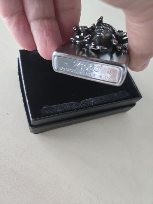 Bricheta zippo Medusa