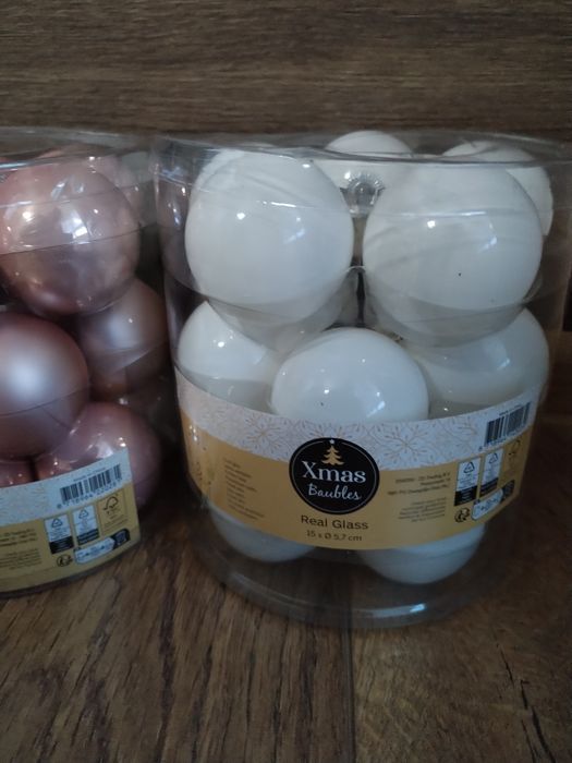 Стъклени коледни играчки за елха