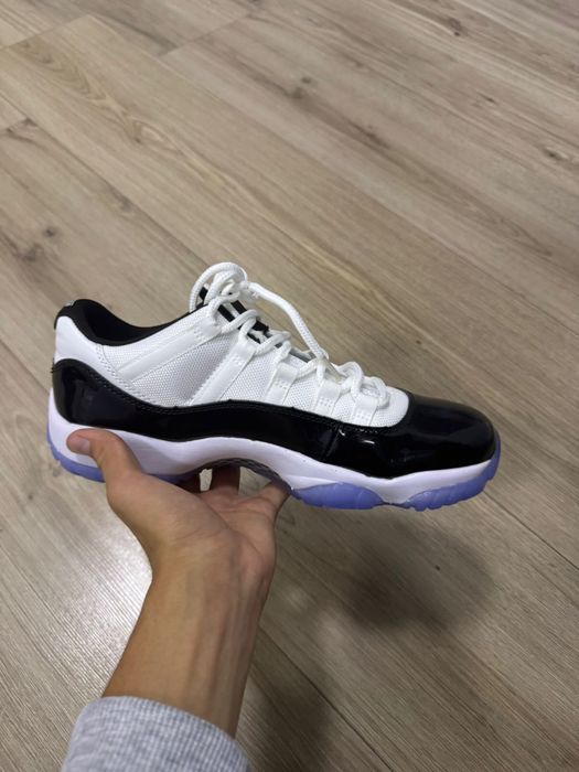 Air Jordan 11 Черно белые