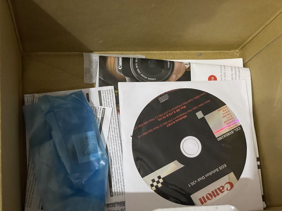 DSLR фотоапарат Canon 750d + EF-S 18-135mm f/3.5-5.6 IS STM