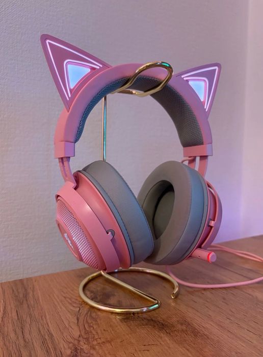 Золотая подставка для наушников