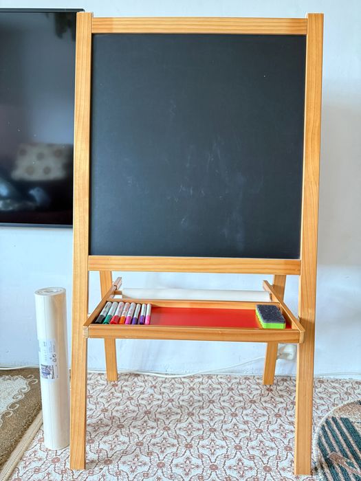 Șevalet IKEA MÅLA copii + rolă hârtie + carioci + accesorii – 110 lei