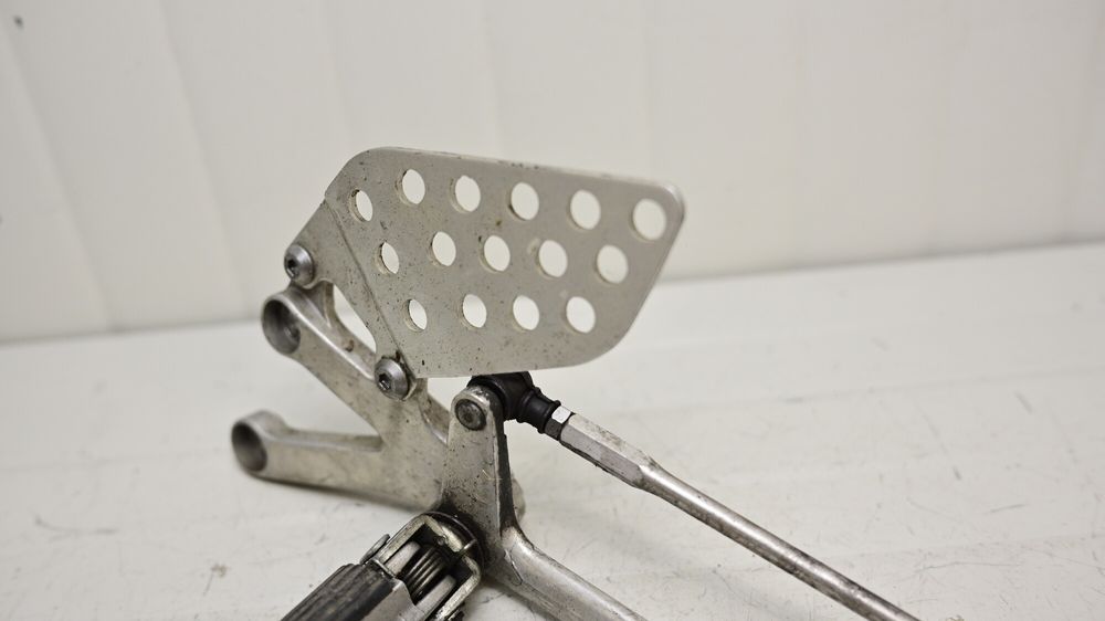 Suport Scarita Fata Stanga Cu Pedala Schimbator Honda CBR 929 2000 -