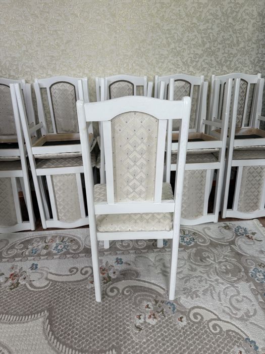 Стулья белые 12 штук срочно продам