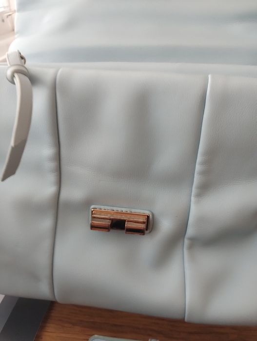 Страхотна чанта в млечно син цвят