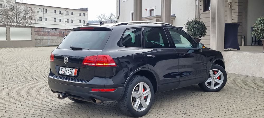 Vw Touareg facelift 3.0 Diesel 245 cp / perne aer , distronic +toate functiile de asistenta