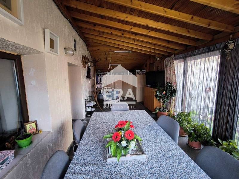 Продава се уютна едноетажна къща с гледка в кв. Хисаря, Хасково!