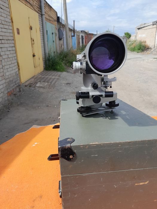 Продам нивелир с рейкой