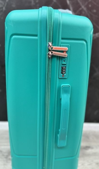 Продам новые чемоданы