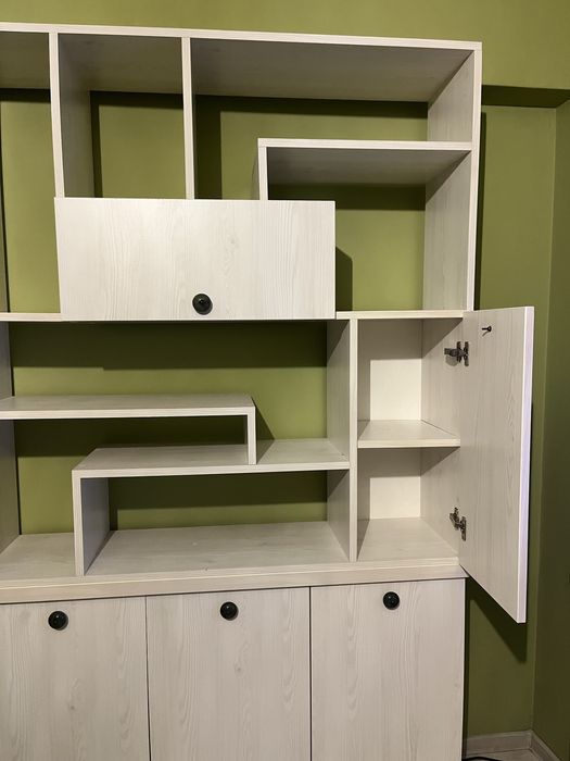 Mobila biblioteca si comoda