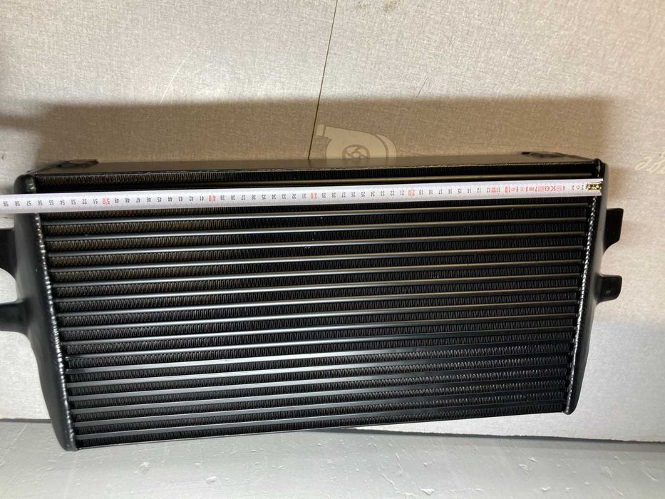 Челен интеркулер за директен монтаж на бмв ф10 ф11 ф12 ф01 ф06 ф07