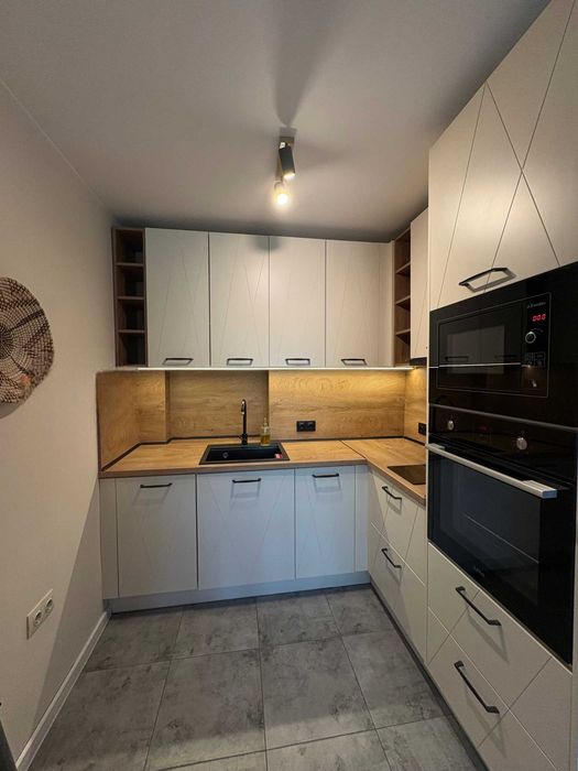 Дава се под наем Двустаен апартамент в София, Център - 55 кв.м за 639 € - Снимка #1