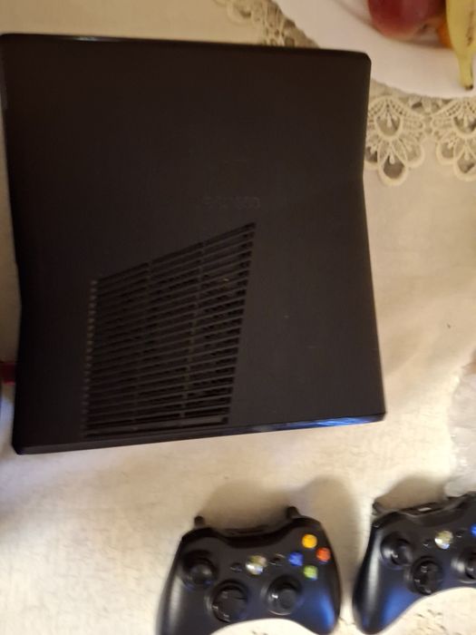 Xbox 360 impecabil Cu 2 controller+ toate jocurile din poza