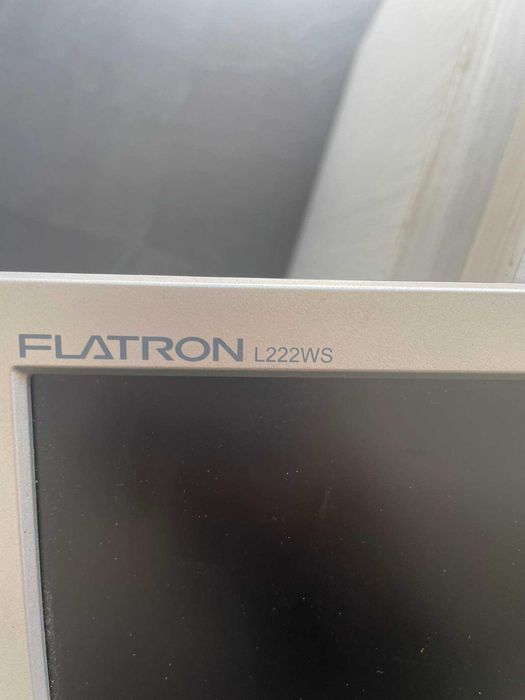 Монитор LG 22 инча без стойка