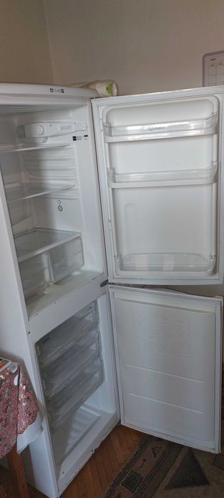 Frigider utilizat INDESIT clasa A+ 234 L (Frigider 150 L + Congelator 84) dimensiuni 173/55/53 cm / predare personală Timișoara