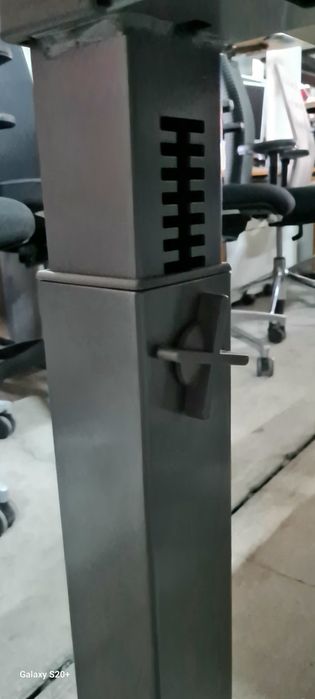 Немско бюро регулируемо повдигане оборудване