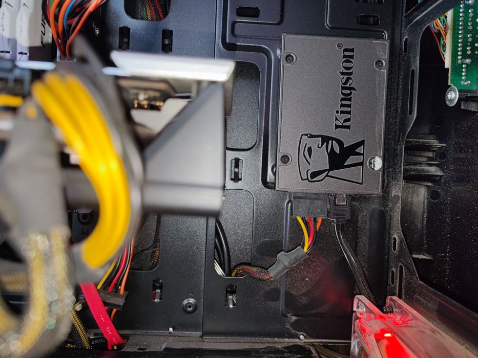 Геймърски компютър Intel core i5 4690 / RX 580 8GB / 16GB RAM