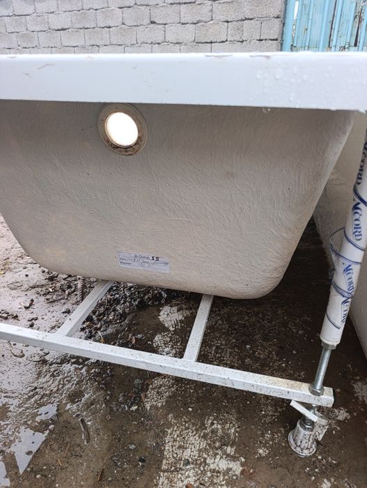 Продается ванна акриловая