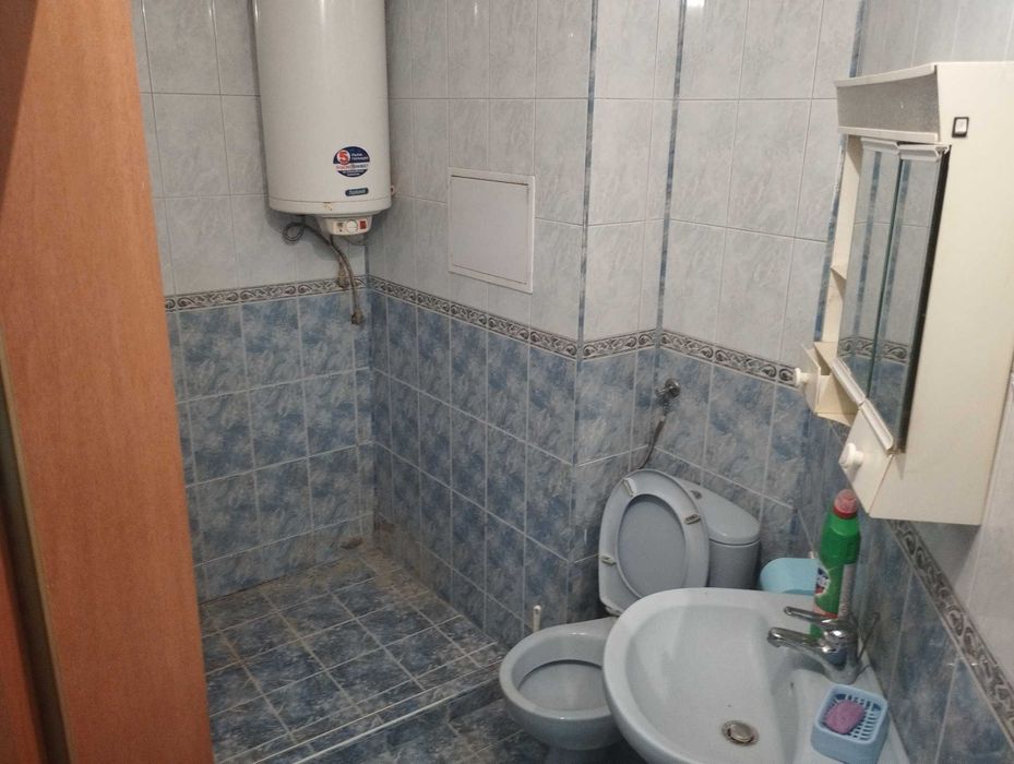 Дава се под наем Двустаен апартамент в Бургас, Лазур - 70 кв.м за 204 € - Снимка #2