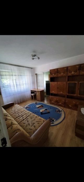 Vând apartament .